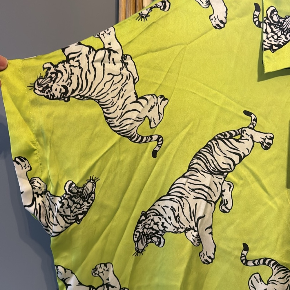 Vine and Love Neon green Tiger top NWT - Picture 3 of 11